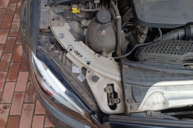 Used Mercedes-Benz C-Class 2019 C 260 Coupe Engine Bay Right