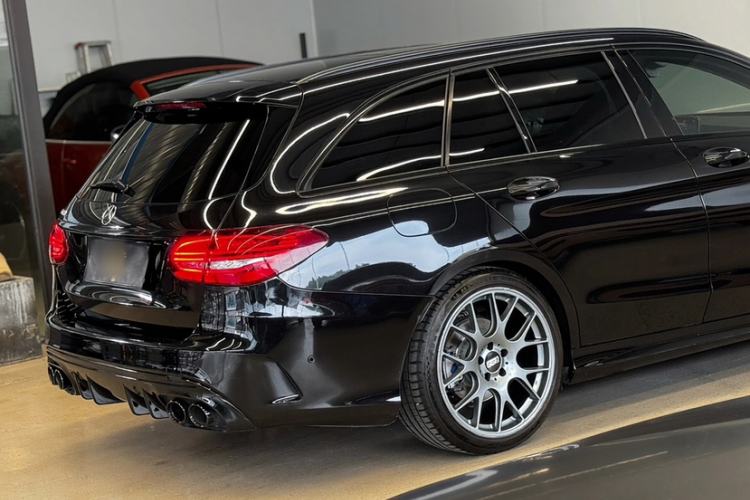 Used Mercedes-Benz C-Class 2019 C 300 station wagon Exterior 10