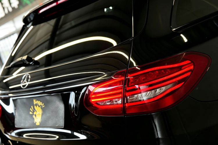 Used Mercedes-Benz C-Class 2019 C 300 station wagon Exterior 3