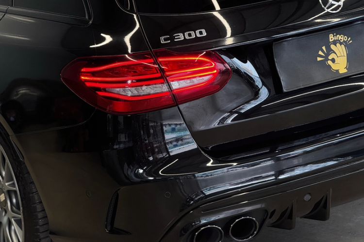 Used Mercedes-Benz C-Class 2019 C 300 station wagon Exterior 4