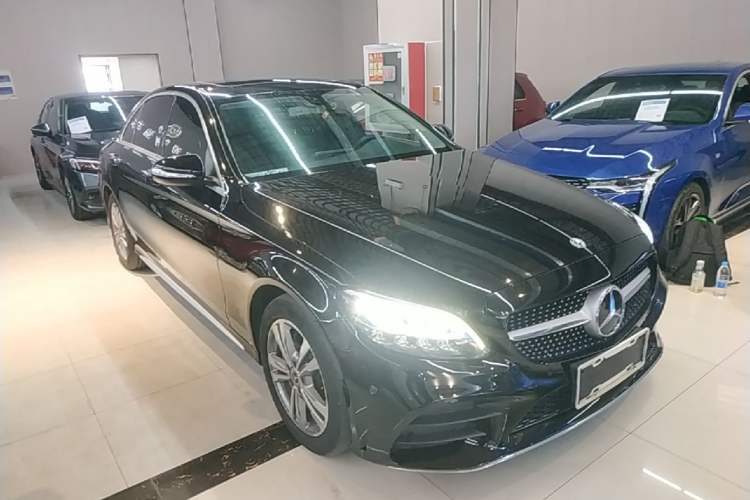 Used Mercedes-Benz C-Class 2019 C 180 L Fashion Edition Sport Version Front Right 45 Deg
