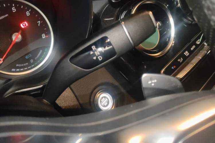 Used Mercedes-Benz C-Class 2019 C 260 Sport Edition Gear Lever