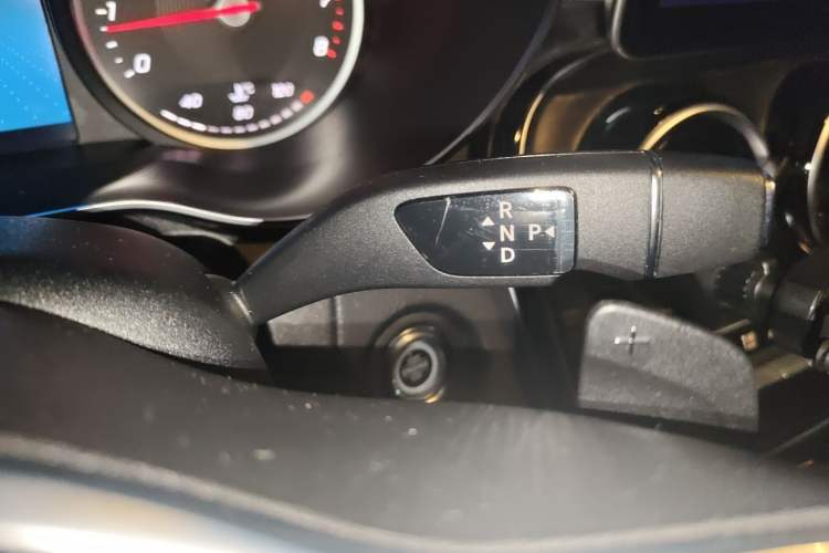 Used Mercedes-Benz C-Class 2019 C 180 L Fashion Edition Sport Version Gear Lever