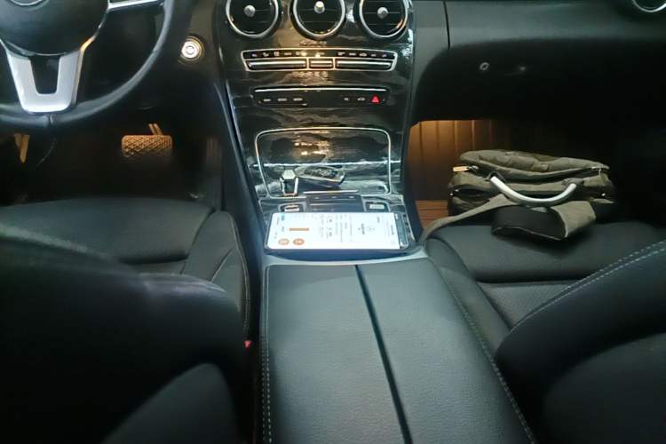 Used Mercedes-Benz C-Class 2019 C 180 L Fashion Edition Sport Version Gear Lever