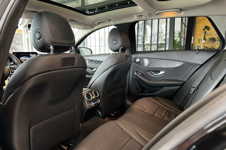 Used Mercedes-Benz C-Class 2019 C 300 station wagon Headliner