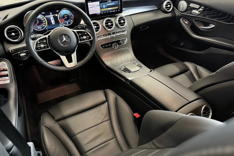 Used Mercedes-Benz C-Class 2019 C 300 station wagon Interior 10