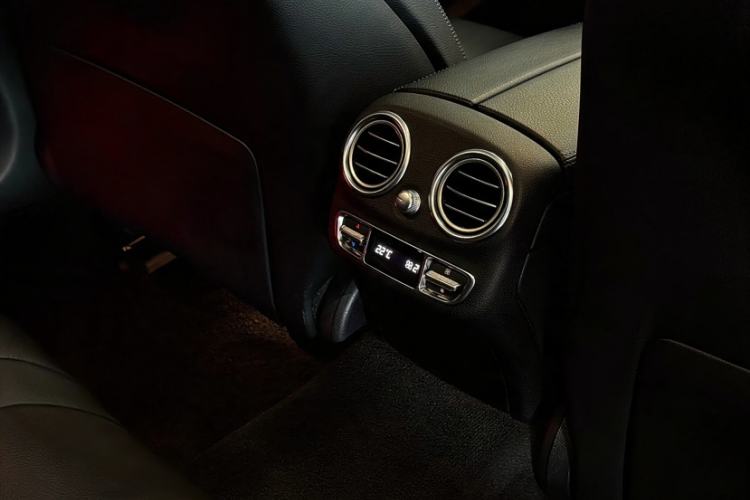 Used Mercedes-Benz C-Class 2019 C 300 station wagon Interior 11