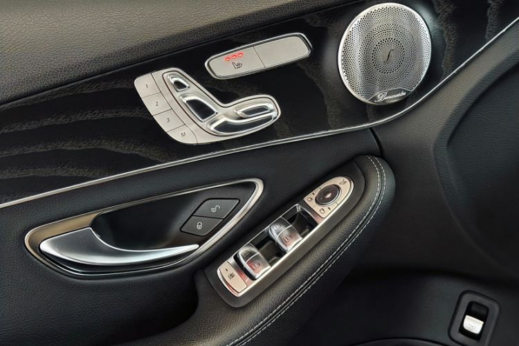 Used Mercedes-Benz C-Class 2019 C 300 station wagon Interior 2