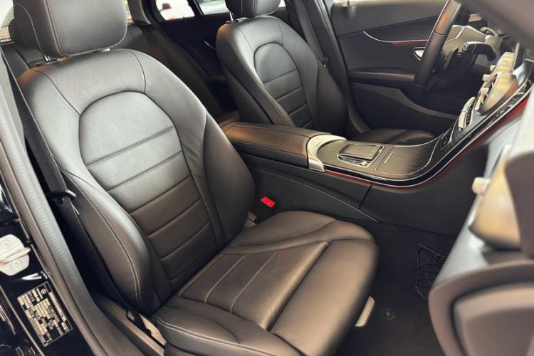 Used Mercedes-Benz C-Class 2019 C 300 station wagon Interior 3