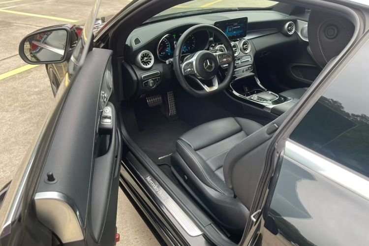 Used Mercedes-Benz C-Class 2019 C 260 Coupe Interior 4