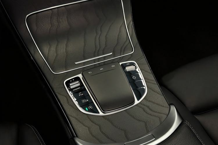 Used Mercedes-Benz C-Class 2019 C 300 station wagon Interior 8