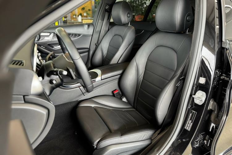 Used Mercedes-Benz C-Class 2019 C 300 station wagon Left Front Seat