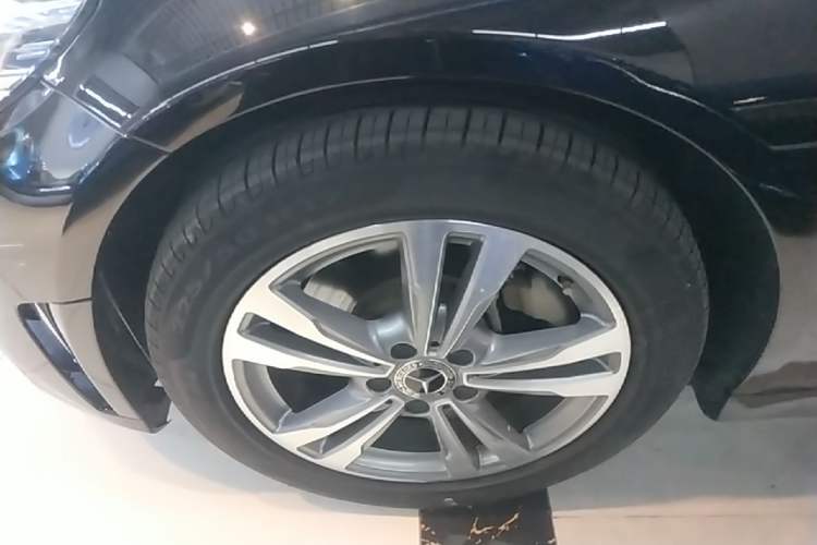 Used Mercedes-Benz C-Class 2019 C 180 L Fashion Edition Sport Version Left Front Wheel Hub
