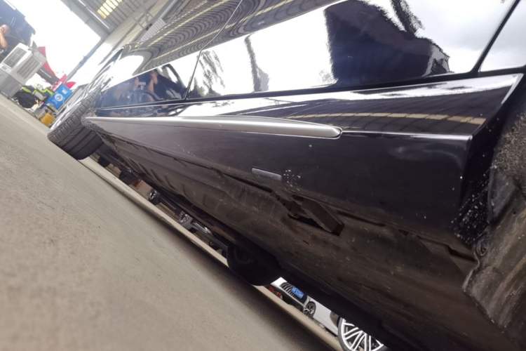 Used Mercedes-Benz C-Class 2019 Restyled C 260 L Sport Edition Left Side Sill