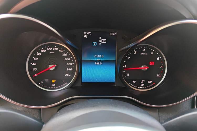 Used Mercedes-Benz C-Class 2019 C 180 L Fashion Edition Sport Version Odometer Close Up