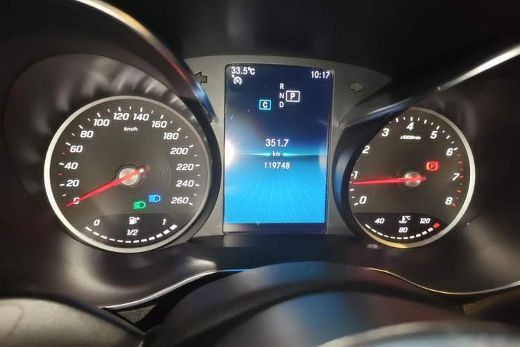 Used Mercedes-Benz C-Class 2019 C 180 L Fashion Edition Sport Version Odometer Close Up