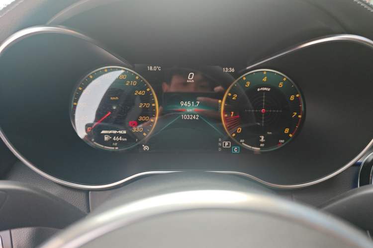 Used Mercedes-Benz C-Class 2019 C 180 L Fashion Edition Sport Version Odometer Close Up