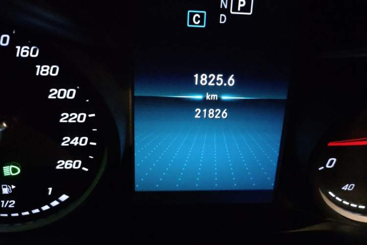 Used Mercedes-Benz C-Class 2019 C 180 L Fashion Edition Sport Version Odometer Close Up