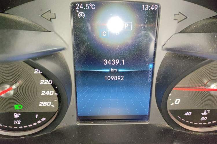 Used Mercedes-Benz C-Class 2019 C 180 L Fashion Edition Sport Version Odometer Close Up