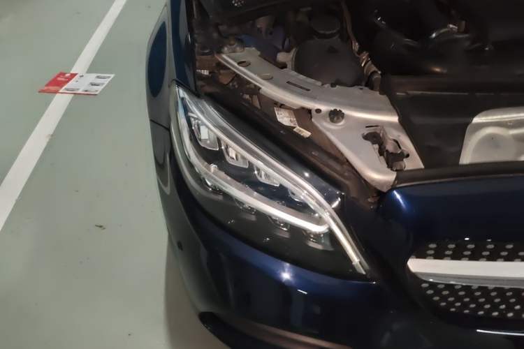 Used Mercedes-Benz C-Class 2019 C 180 L Fashion Edition Sport Version Right Front Headlight