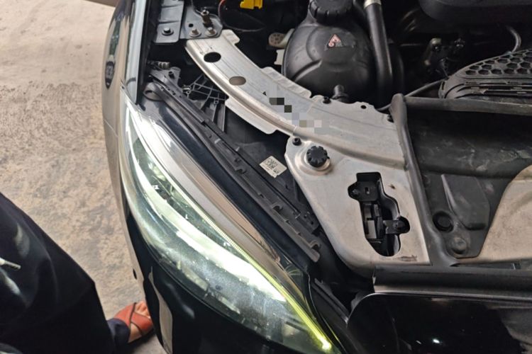 Used Mercedes-Benz C-Class 2019 Restyled C 260 L Sport Edition Right Front Headlight