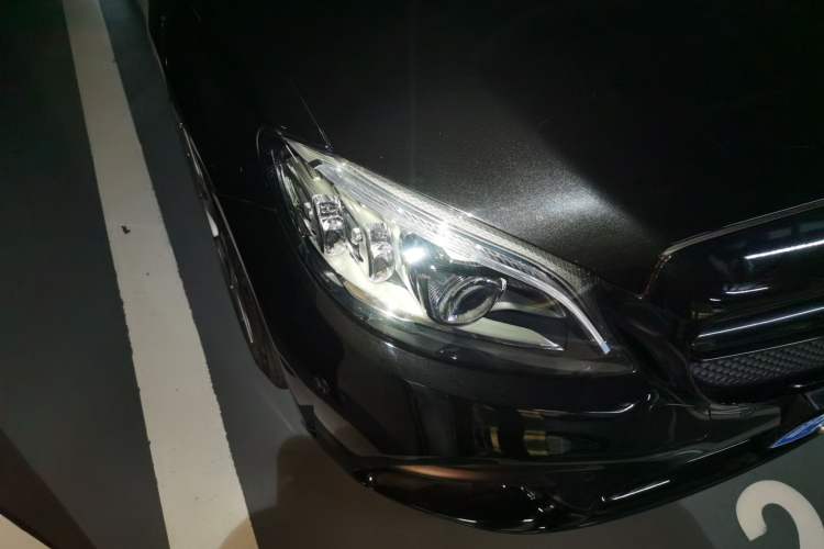 Used Mercedes-Benz C-Class 2019 C 300 station wagon Right Front Headlight