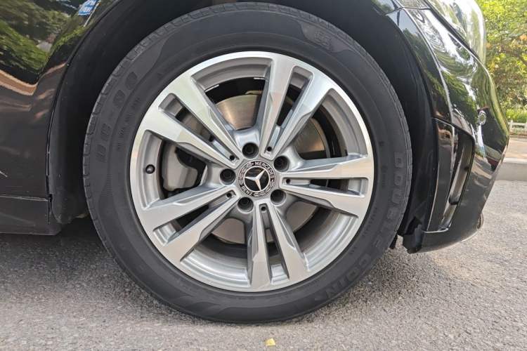 Used Mercedes-Benz C-Class 2019 C 180 L Fashion Edition Sport Version Right Front Wheel Hub