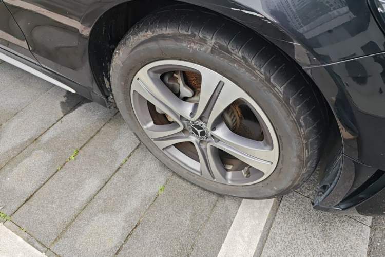 Used Mercedes-Benz C-Class 2019 Restyled C 260 L Sport Edition Right Front Wheel Hub