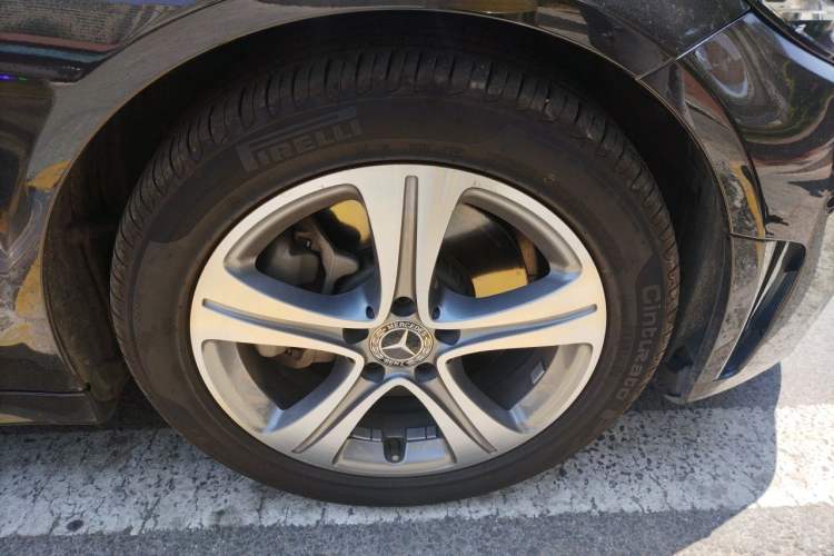Used Mercedes-Benz C-Class 2019 Restyled C 260 L Sport Edition Right Front Wheel Hub