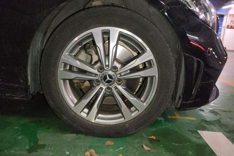 Used Mercedes-Benz C-Class 2019 C 180 L Fashion Edition Sport Version Right Front Wheel Hub