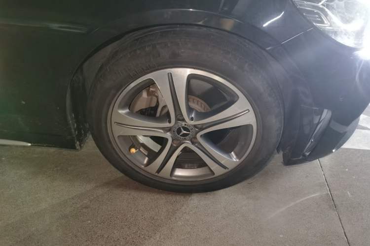 Used Mercedes-Benz C-Class 2019 Restyled C 260 L Sport Edition Right Front Wheel Hub