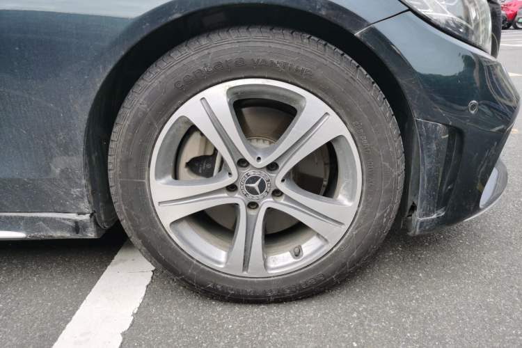 Used Mercedes-Benz C-Class 2019 Restyled C 260 L Sport Edition Right Front Wheel Hub