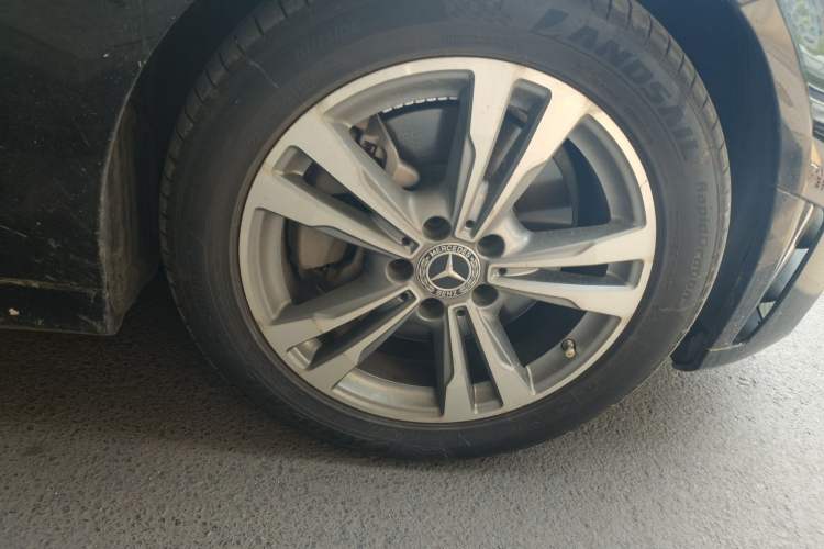 Used Mercedes-Benz C-Class 2019 C 180 L Fashion Edition Sport Version Right Front Wheel Hub