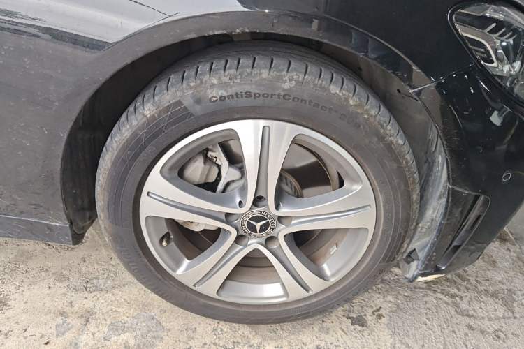 Used Mercedes-Benz C-Class 2019 Restyled C 260 L Sport Edition Right Front Wheel Hub