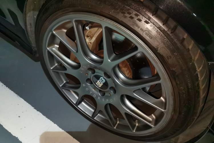 Used Mercedes-Benz C-Class 2019 C 300 station wagon Right Front Wheel Hub