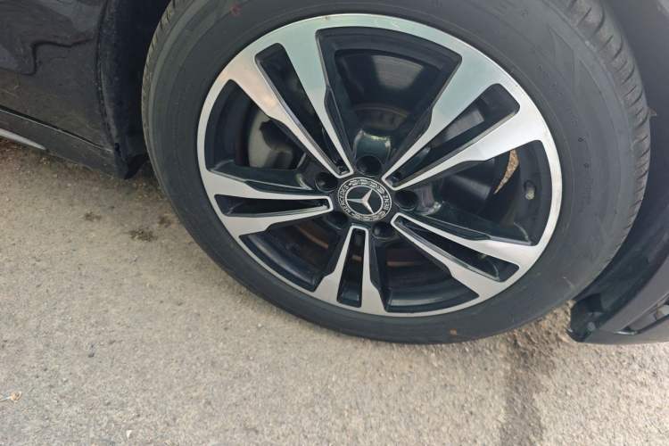 Used Mercedes-Benz C-Class 2019 C 260 Sport Edition Right Front Wheel Hub