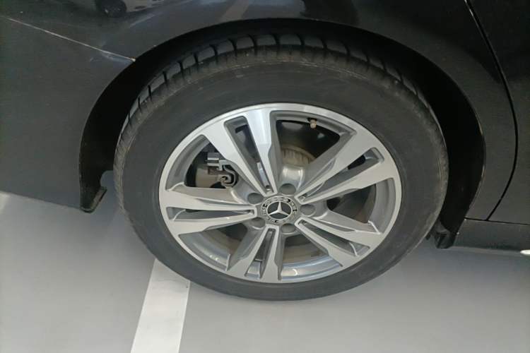 Used Mercedes-Benz C-Class 2019 C 180 L Fashion Edition Sport Version Right Rear Wheel Hub