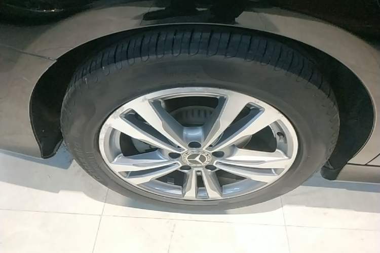 Used Mercedes-Benz C-Class 2019 C 180 L Fashion Edition Sport Version Right Rear Wheel Hub
