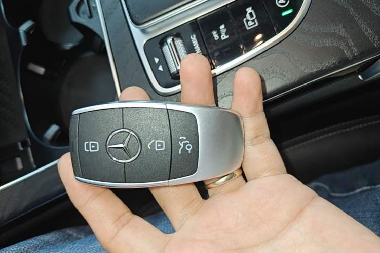 Used Mercedes-Benz C-Class 2019 Restyled C 260 L Sport Edition Vehicle Key