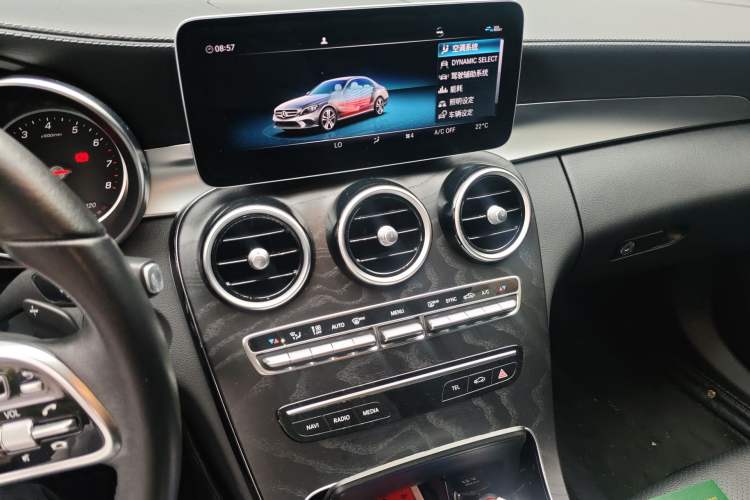 Used Mercedes-Benz C-Class 2019 C 180 L Fashion Edition Sport Version Audio And AC Panel