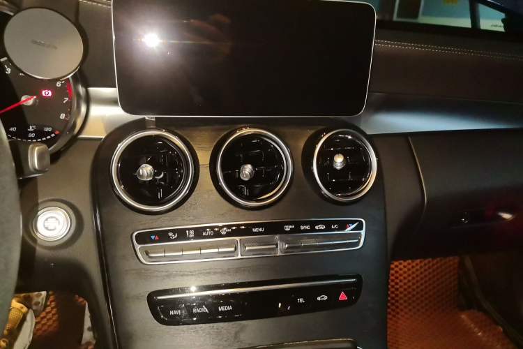 Used Mercedes-Benz C-Class 2019 C 180 L Fashion Edition Sport Version Audio And AC Panel