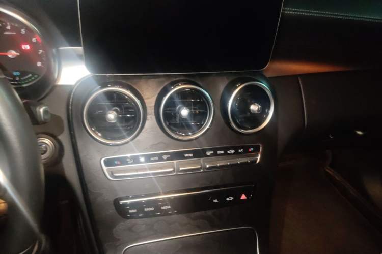 Used Mercedes-Benz C-Class 2019 C 260 L Sport Edition Audio And AC Panel