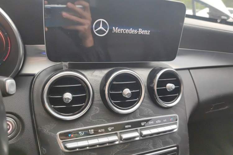 Used Mercedes-Benz C-Class 2019 Restyled C 260 L Sport Edition Audio And AC Panel
