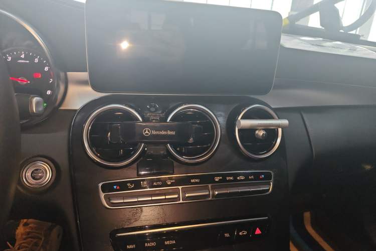 Used Mercedes-Benz C-Class 2019 C 260 L Sport Edition Audio And AC Panel