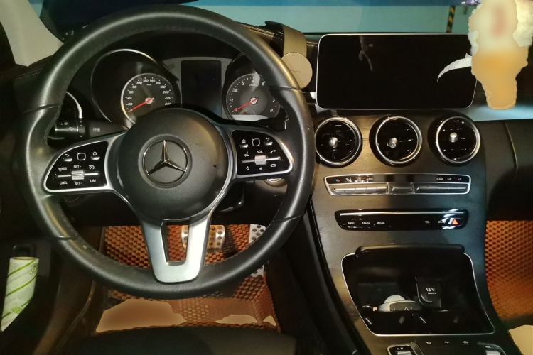 Used Mercedes-Benz C-Class 2019 C 180 L Fashion Edition Sport Version Center Console
