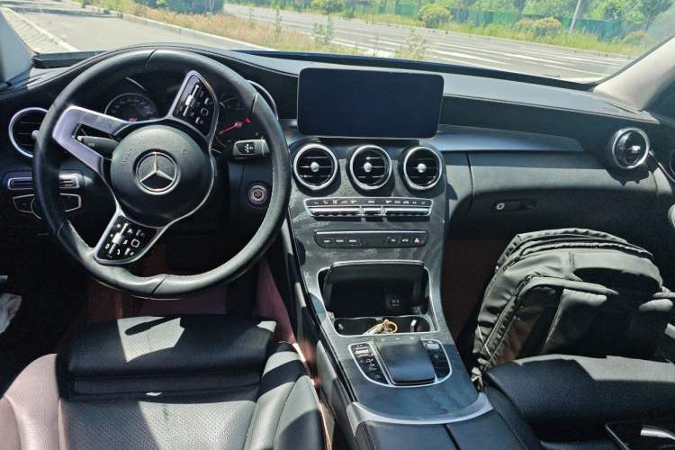 Used Mercedes-Benz C-Class 2019 C 180 L Fashion Edition Sport Version Center Console
