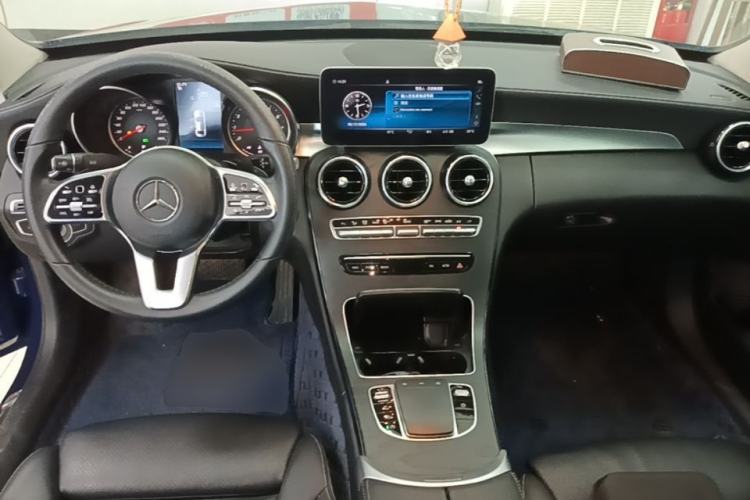 Used Mercedes-Benz C-Class 2019 C 180 L Fashion Edition Sport Version Center Console