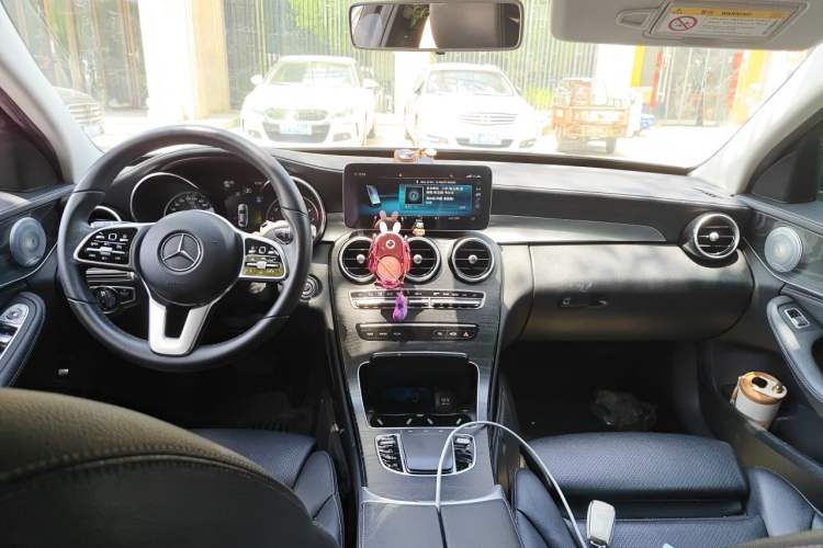 Used Mercedes-Benz C-Class 2019 C 180 L Fashion Edition Sport Version Center Console
