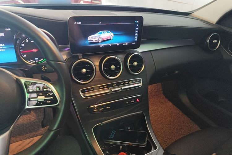 Used Mercedes-Benz C-Class 2019 C 260 L Sport Edition Center Console