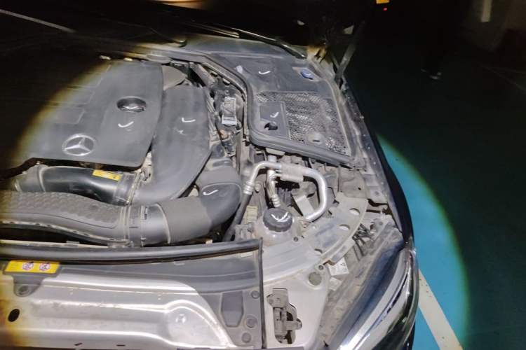 Used Mercedes-Benz C-Class 2019 C 260 Estate Engine Bay Left